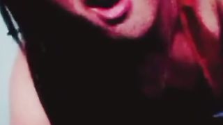 Mecánico delicioso me coge y llena mi cara de leche ! Hunky delicioso !!!