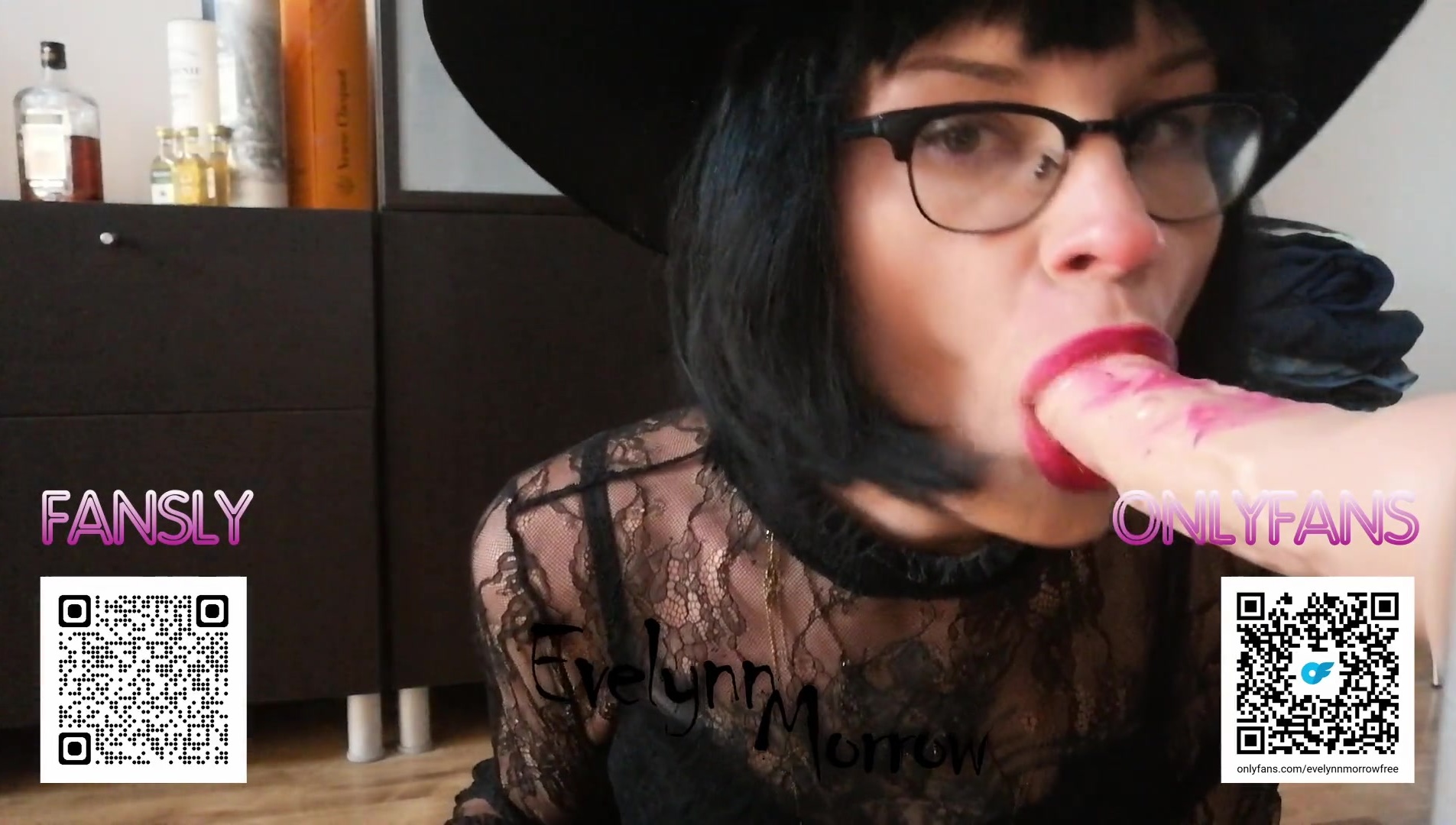 Ultra-Kinky Witch Handles Those Jizz-Shotguns Right.