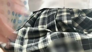 制服で電マ大量射精　最後に失禁、お漏らし