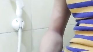 I'm so kinky so I wank inwards the douche