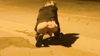 Public dildom shagging with sausage in the park