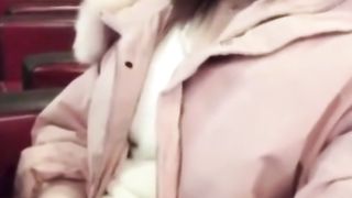 カフェで可愛い射精する