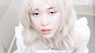 男の娘がシコシコオナニーして自分が出した精液飲んでみた