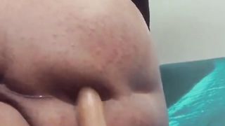 Brincando com Vibrador no cuzinho