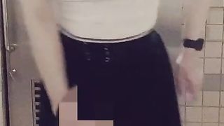 [BigDick] Asian she-male Mass Ejaculation myself wank in the public rest room.