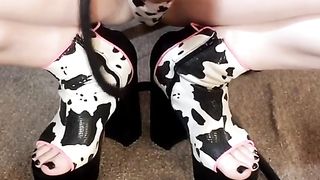 Salami Jacking Machine Takes Meaty Geyser From Cow Fuckslut