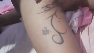 Levando dedada com o rabo empinado, Emanuelle Daymon T-Model