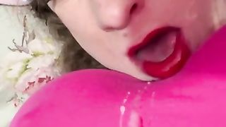 Sissy Guzzling Nut Nectar