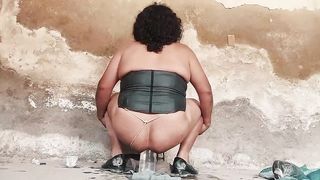 T-Girl Performs Guts Orgasm Fondling Inwards Her Culo With Bottle, T-Model Guts Review