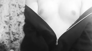 Namira le muestra su ano al público