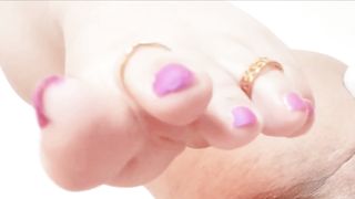 Trans Queen Zelda Gargles Penetrates And Displays Her Super-Sexy Soles Off