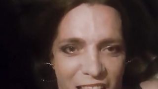 Rochelle gives herself a saucy facial cumshot