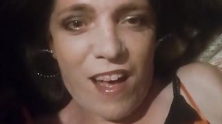 Rochelle gives herself a saucy facial cumshot