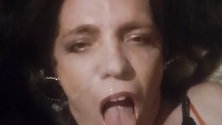 Rochelle gives herself a saucy facial cumshot