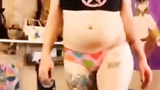 Shemale Jenny's peels off down