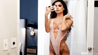 BOBSTGIRLS: AUBREY IN COUCH2