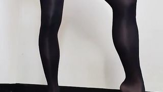 MONSTROUS JIZZ FLOW Tgirl in layered Tights
