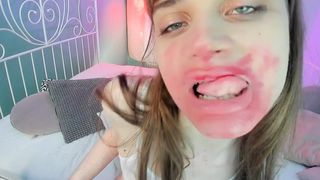 miss bam smearing lip liner and demonstrates her lip