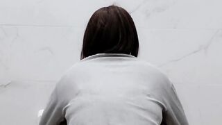 【伪娘】在高速公路的休息区厕所慰菊肛交