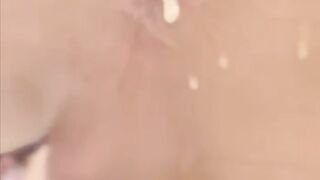 日本の男の娘が、セクシーな下着を着て浣腸噴射、ディルドで潮吹きアナルオナニー