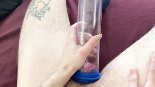 Kinky FTM faps off ginormous T-chisel with stiffy pump