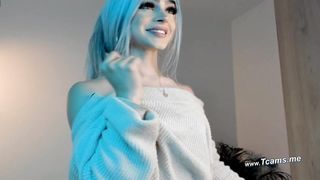 Seductive Ts Showing That Sexy Ass And Feet