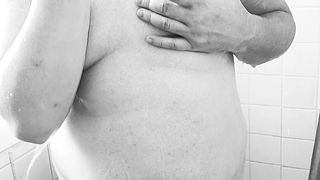 Uber-cute Tranny in the douche