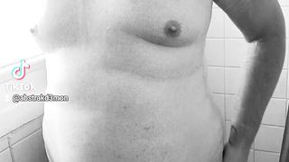 Uber-cute Tranny in the douche