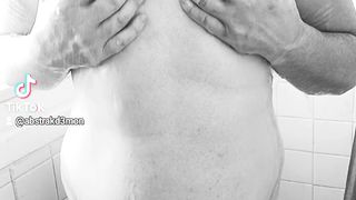 Uber-cute Tranny in the douche