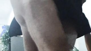 Asiatique femboy se fait abuser par un duo de pervers