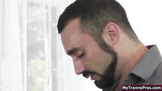 Muscled fellow penetrates Tgirls pooper