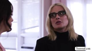 Trans step-mom tongues and porks daughters cootchie (Lucy Hart)