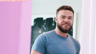 DIVINE TGIRLS - Smallcock and bigass cam TRANSSEXUAL gets humped in bigbutt