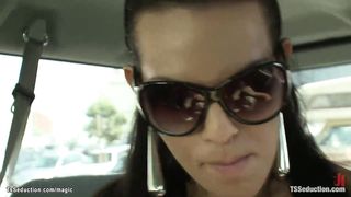 She-creature gargles fuck-stick to cab driver