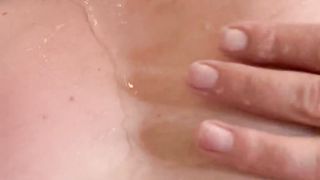 Solo Dans mon bain je t’allume pour un éswitch web cam ( Mym Swame Onlyfans)