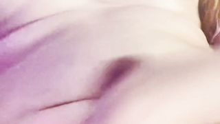 Trans Safada faz Punheta Guiada mas Acaba Gozando de Tesão