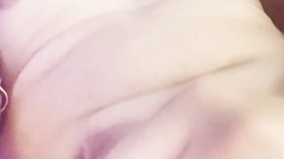 Trans Safada faz Punheta Guiada mas Acaba Gozando de Tesão