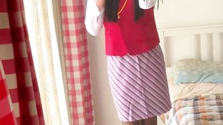 The flight attendant who was off duty was wanked to orgasm by a mysterious mitt