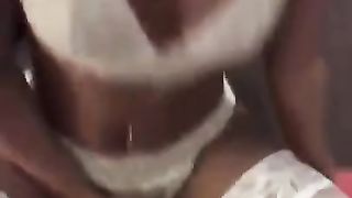 Aylla Starlet exibindo sua piroca gostosa