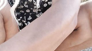 travesti puta caliente se desnuda en publico con minivestido y tacones rojos pene muy caliente