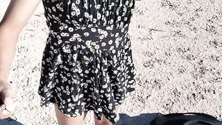 travesti puta caliente se desnuda en publico con minivestido y tacones rojos pene muy caliente