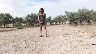 travesti puta caliente se mete ass-plug por el booty en publico con minivestido y tacones verdes caliente