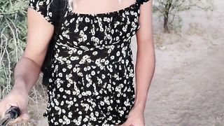 dulce travesti con minivestido y sandalias de plataforma camina stunning en publico