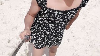 linda trans muy caliente en minifalda y tacones le gusta desnudarse en publico