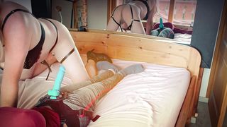 Sisi Femboy se fait pénétrer par sa sexdoll et se fait démonter le cul