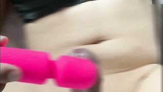 電動マッサージ機で連続射精するfemboy