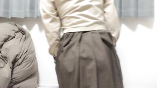 男の娘 - 人通りのある夜のベランダで隠れて制服オナニー Crossdresser