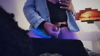 Ragazza trans gioca con il suo fucktoy. Amatoriale italiano