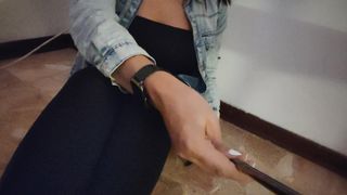 Ragazza trans e la sua bocca vogliosa di fare pompini. Amatoriale italiano