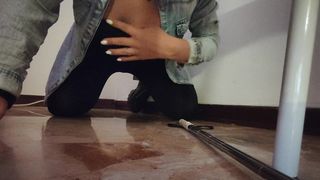 Ragazza trans e la sua bocca vogliosa di fare pompini. Amatoriale italiano